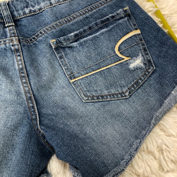 American Eagle size 6 mid rise to shortie shorts. Cut off cuffed style! Too fun - Picture 6 of 10
